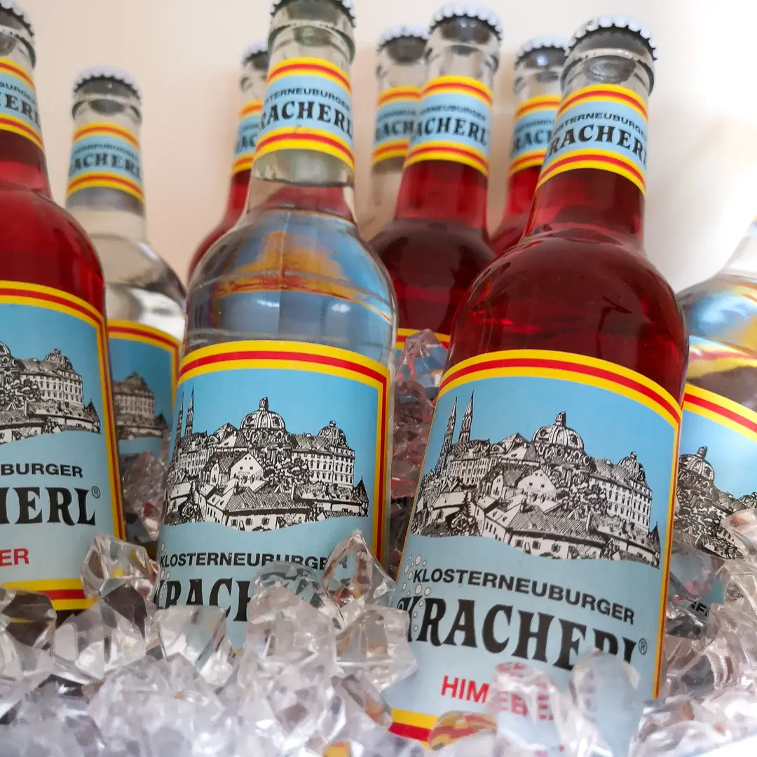 Kracherl Flasche bei der Sonnenliege